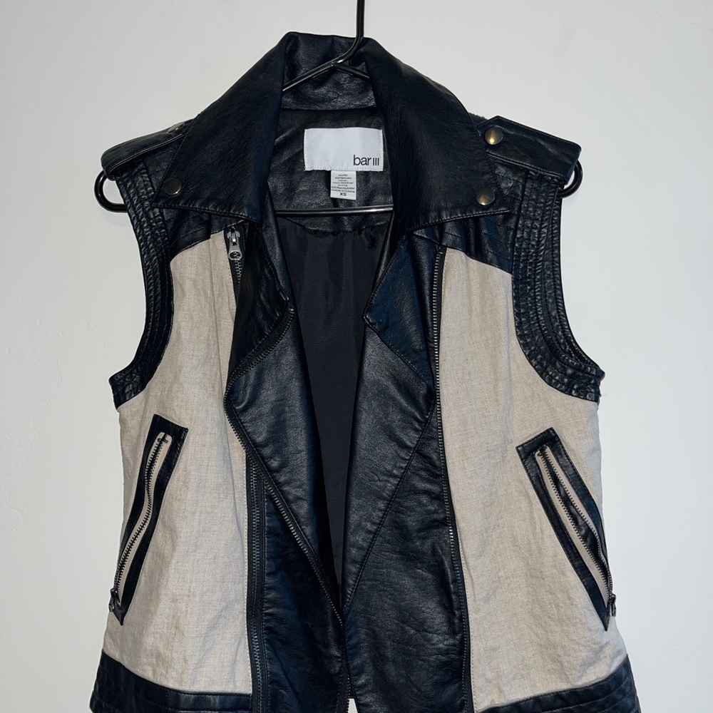 Bar III Women's Black and Cream Vest